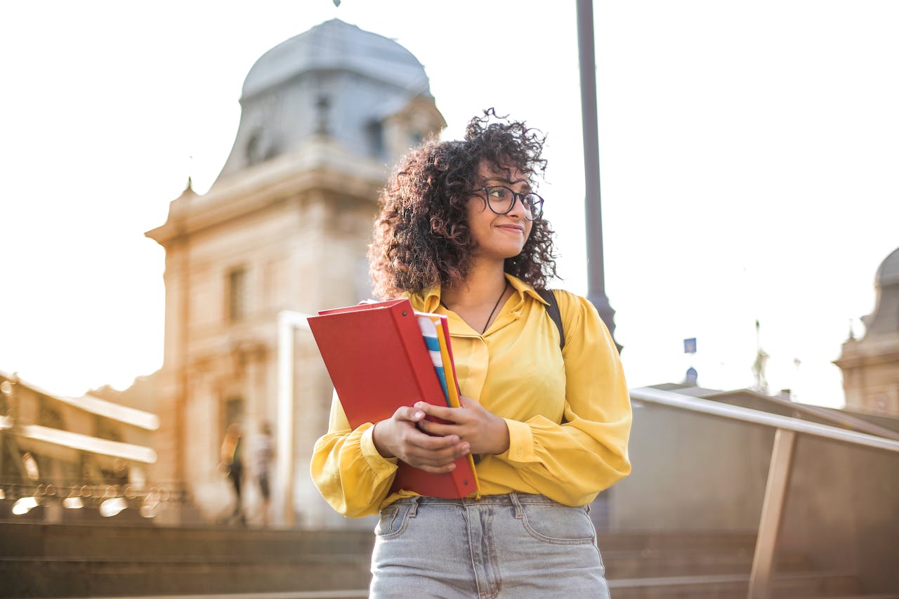 Magic Guide to College Essays: Write with Ease and Flair